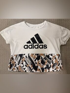 Adidas Crop Top Graphic Tee Women’s M